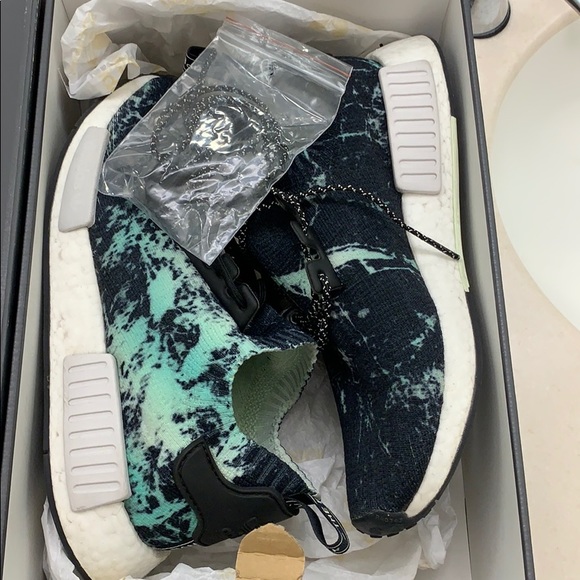 Adidas NMD R1 - Picture 2 of 5